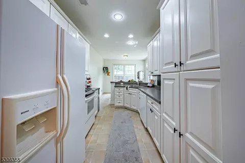 183 Levinberg Ln, Wayne, NJ 07470 photo 14
