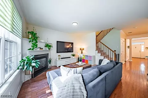 183 Levinberg Ln, Wayne, NJ 07470 photo 9