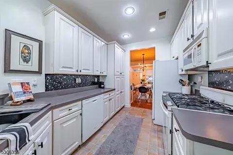 183 Levinberg Ln, Wayne, NJ 07470 photo 11