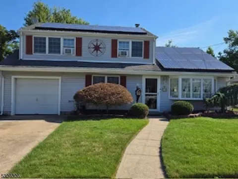 26 Grove Ave, Rochelle Park, NJ 07662
