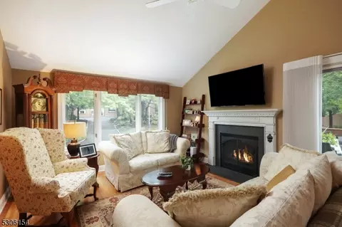 96 Aspen Dr, Basking Ridge, NJ 07920 photo 4