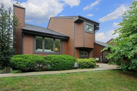 96 Aspen Dr, Basking Ridge, NJ 07920
