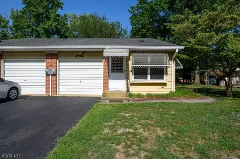3 Salem Dr #B, Manchester Township, NJ 08759