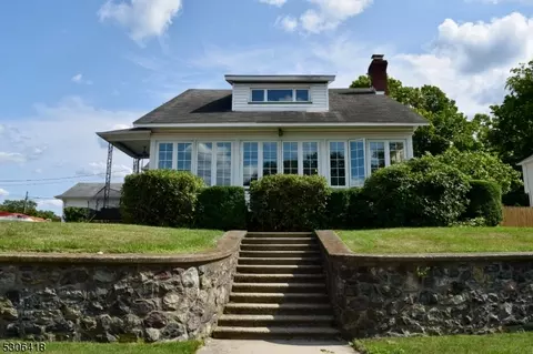 27 Arch St, Butler, NJ 07405