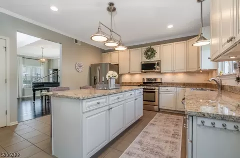 8 Quick Ct, Franklin Twp, NJ 08873 photo 5