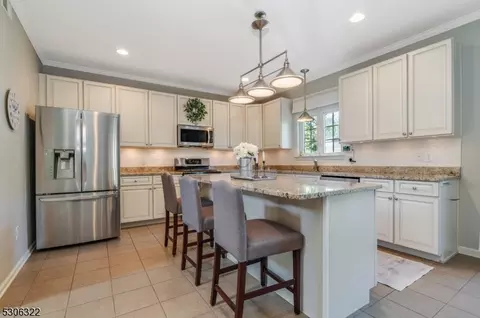 8 Quick Ct, Franklin Twp, NJ 08873 photo 4