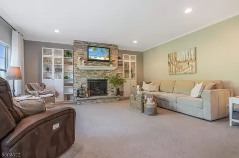 8 Quick Ct, Franklin Twp, NJ 08873 photo 9