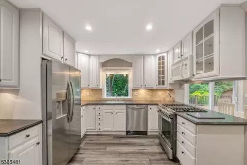 793 Jersey Pl, Paramus, NJ 07652 photo 9