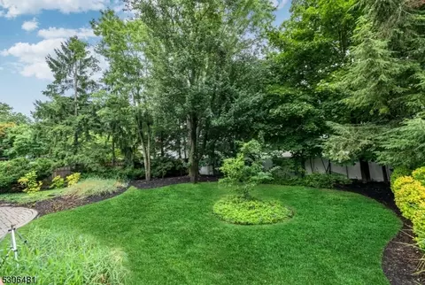 793 Jersey Pl, Paramus, NJ 07652 photo 40
