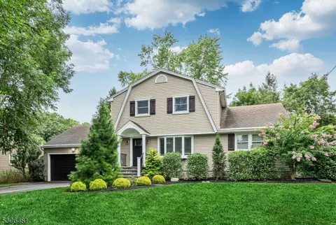 793 Jersey Pl, Paramus, NJ 07652