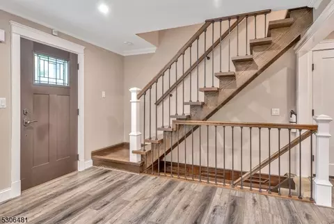 793 Jersey Pl, Paramus, NJ 07652 photo 4