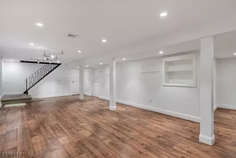 793 Jersey Pl, Paramus, NJ 07652 photo 29