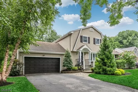 793 Jersey Pl, Paramus, NJ 07652 photo 2