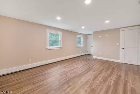 793 Jersey Pl, Paramus, NJ 07652 photo 21