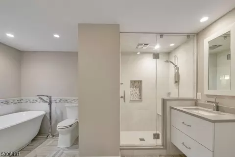 793 Jersey Pl, Paramus, NJ 07652 photo 23