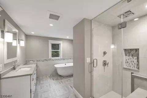 793 Jersey Pl, Paramus, NJ 07652 photo 24
