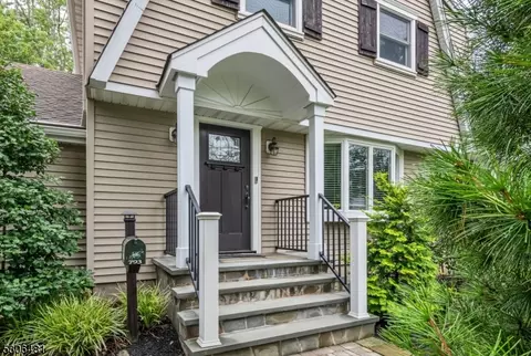 793 Jersey Pl, Paramus, NJ 07652 photo 3