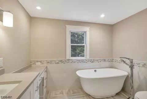 793 Jersey Pl, Paramus, NJ 07652 photo 26