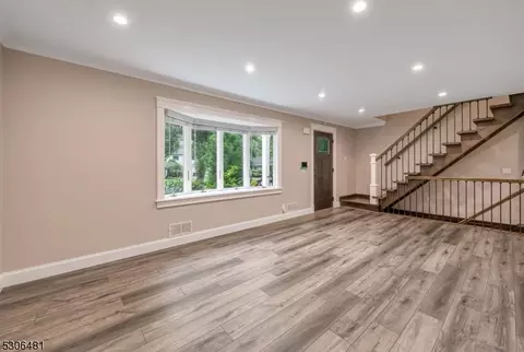 793 Jersey Pl, Paramus, NJ 07652 photo 5