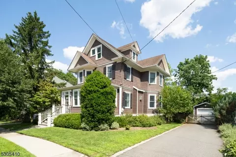 32 N Hillside Ave, Chatham, NJ 07928