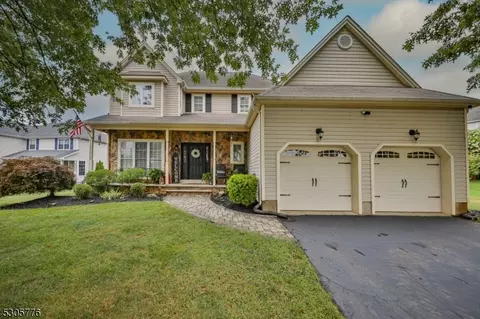 51 Buckley Hill Dr, Phillipsburg, NJ 08865