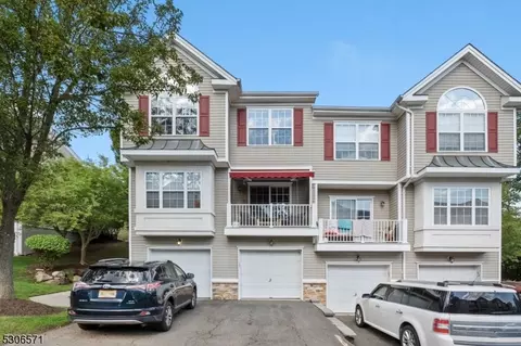 91 Lakeview Ct, Pompton Lakes, NJ 07442