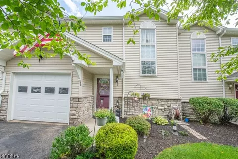 13 Stonehill Rd, Hamburg, NJ 07419