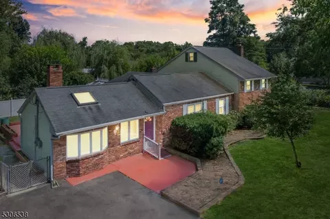 41 Kelly St, Middletown Twp, NJ 07748
