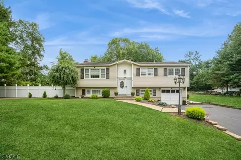 11 Windsor Dr, Jefferson, NJ 07438