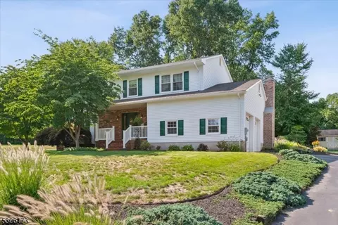 15 Lamington Dr, Roxbury Twp, NJ 07876