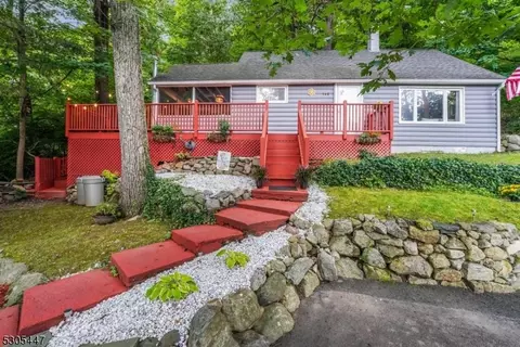 348 Cupsaw Dr, Ringwood, NJ 07456