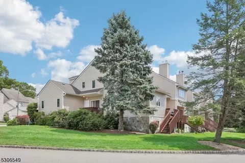 2 Luft Ln, West Orange, NJ 07052