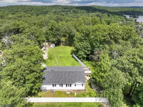 107 Blackfoot Trl, Byram Township, NJ 07821