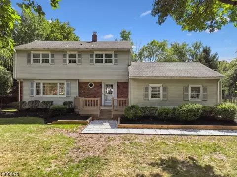 3 Pitcairn Dr, Roseland, NJ 07068