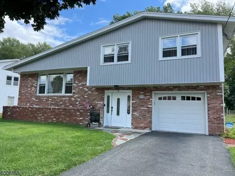 6 Floyd Dr, Totowa, NJ 07512