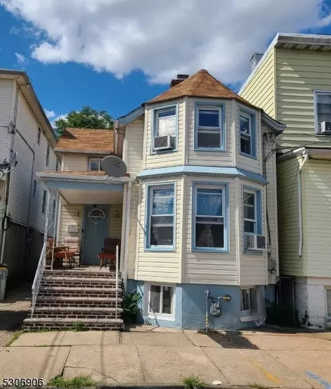 229 S 7th St, Elizabeth, NJ 07202