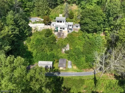 197 Mountain Lake Rd, White Twp, NJ 07823