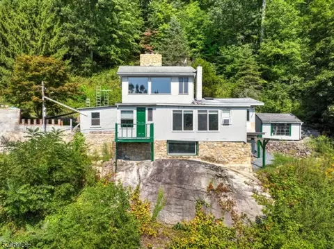 15 Rock N Wood, Belvidere, NJ 07823