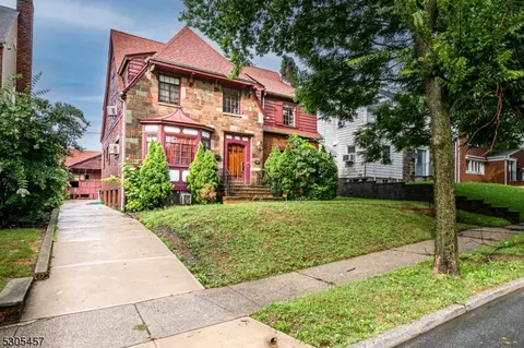88 Hansbury Ave, Newark, NJ 07112