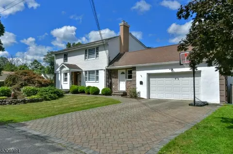 15 Lakeside Ave, Bloomingdale, NJ 07403