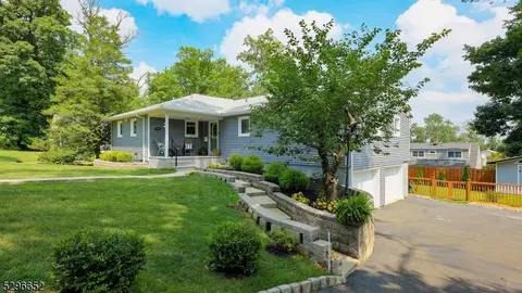 158 Johnston Dr Ext, Watchung, NJ 07069