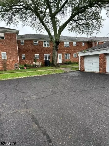 41 Atherton Ct # B, Wayne, NJ 07470 photo 4