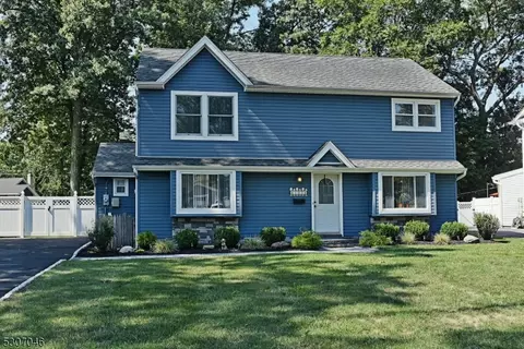 103 Sheldon St, Wyckoff, NJ 07481
