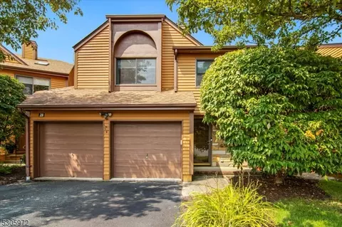 28 Powderhorn Dr, Rockaway, NJ 07866