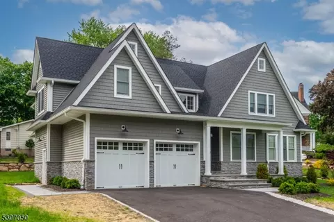 149 Elmwood Pl, Wyckoff, NJ 07481