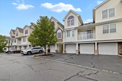 16 Pondside Dr, Ledgewood, NJ 07852