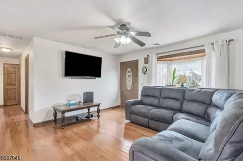 128 Third St, Middlesex, NJ 08846 photo 4