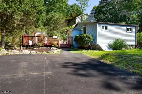 29 Isabelle Ave, Andover, NJ 07821