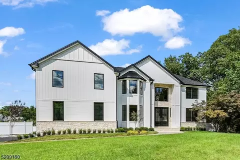 198 W Hobart Gap Rd, Livingston, NJ 07039