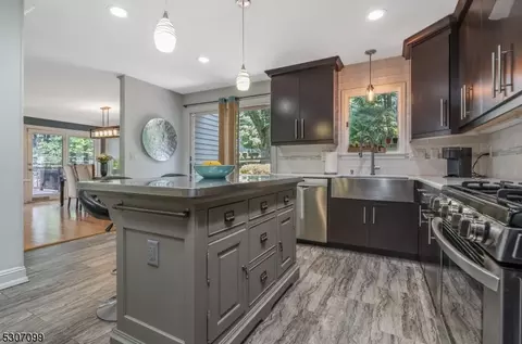 10 Lajolla Ln, Clinton Twp, NJ 08801